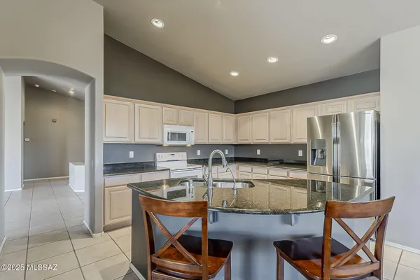 Property Slideshow image 2 of 35 | 65704 e rose crest dr, Saddlebrooke, AZ, 85739