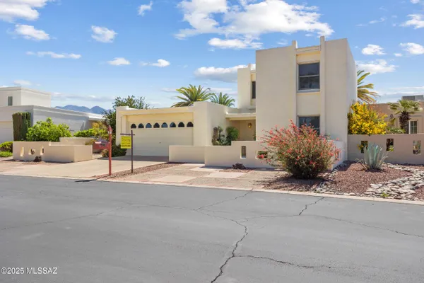 Property Slideshow image 2 of 52 | 7912 n casas cameo, Tucson, AZ, 85742