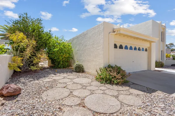 Property Slideshow image 3 of 52 | 7912 n casas cameo, Tucson, AZ, 85742