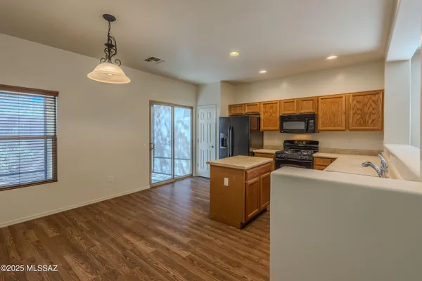 Property Slideshow image 3 of 36 | 785 w calle valenciana, Sahuarita, AZ, 85629