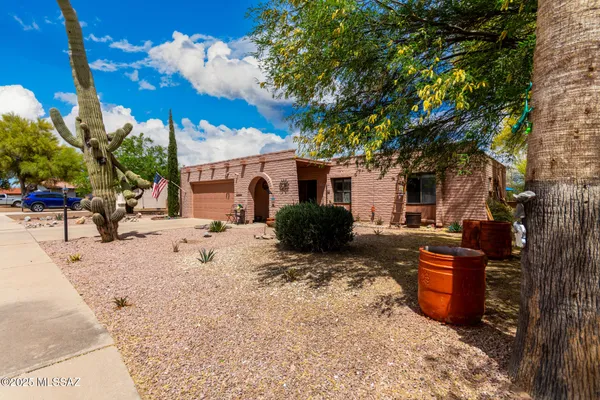 Property Slideshow image 2 of 30 | 1232 n la canoa, Green Valley, AZ, 85614