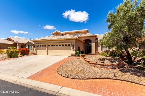 Property Slideshow image 2 of 45 | 64640 e drifter dr, Saddlebrooke, AZ, 85739