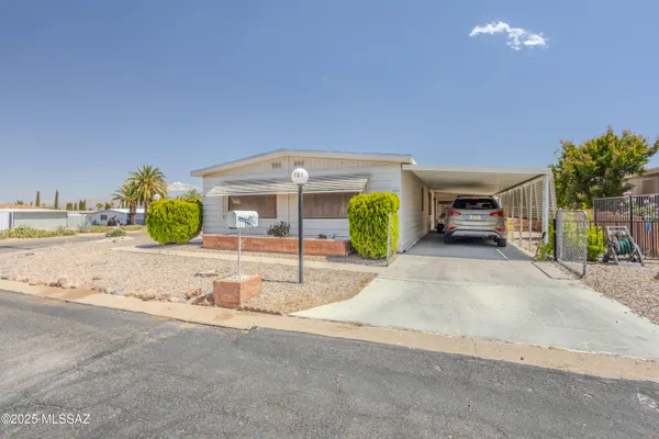 Property Slideshow image 2 of 24 | 121 w mora dr, Green Valley, AZ, 85614