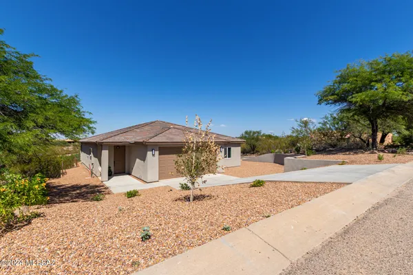 Property Slideshow image 3 of 28 | 941 e vault mine ct, Green Valley, AZ, 85614