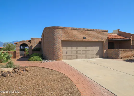Property Slideshow image 2 of 35 | 1013 w desert hills dr, Green Valley, AZ, 85622