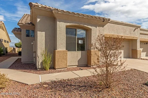 Property Slideshow image 3 of 30 | 692 n cedar bend ave, Green Valley, AZ, 85614