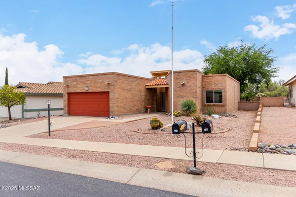 Property Slideshow image 3 of 26 | 731 w rio moctezuma, Green Valley, AZ, 85614