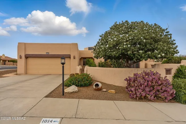 Property Slideshow image 2 of 50 | 1014 w placita apartada, Green Valley, AZ, 85614