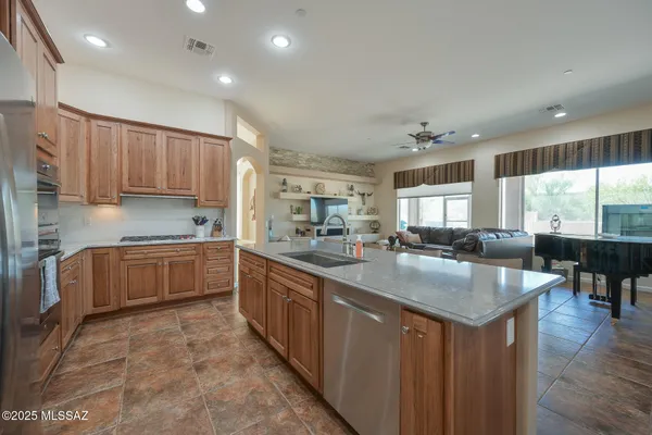 Property Slideshow image 3 of 35 | 65200 e rocky mesa dr, Saddlebrooke, AZ, 85739