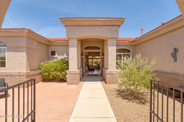 Property Slideshow image 2 of 49 | 2023 e bighorn mountain dr, Oro Valley, AZ, 85755