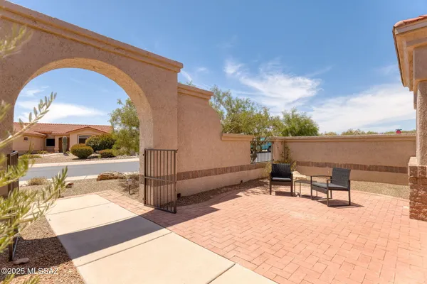 Property Slideshow image 3 of 49 | 2023 e bighorn mountain dr, Oro Valley, AZ, 85755