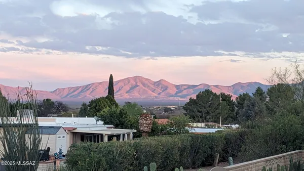 Property Slideshow image 2 of 32 | 921 s abrego dr, Green Valley, AZ, 85614