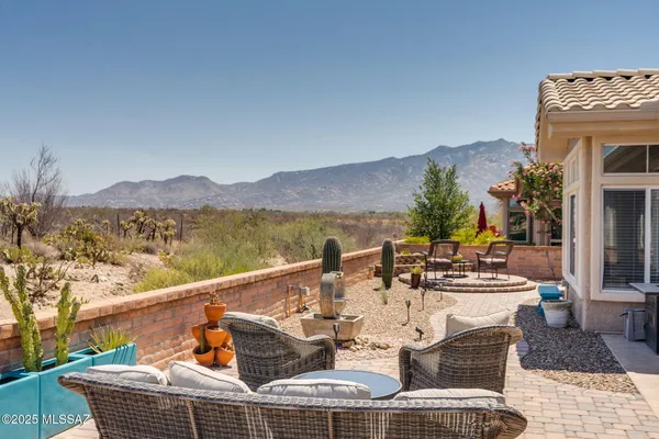 Property Slideshow image 3 of 50 | 1987 e singing bow way, Oro Valley, AZ, 85755