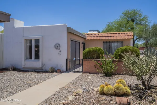 Property Slideshow image 3 of 38 | 261 w placita de los anillos, Green Valley, AZ, 85614