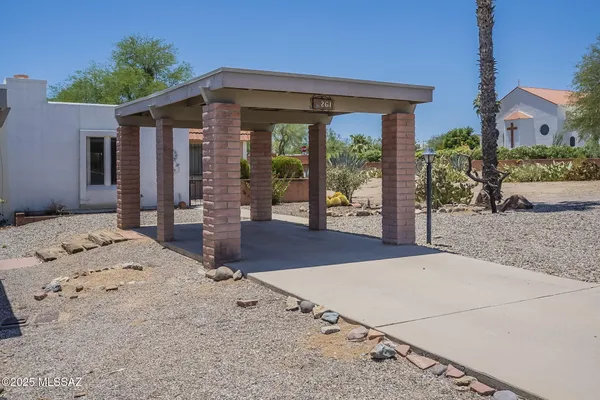 Property Slideshow image 2 of 38 | 261 w placita de los anillos, Green Valley, AZ, 85614