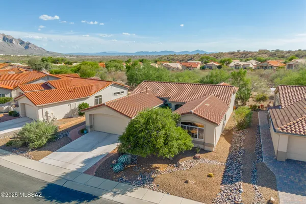 Property Slideshow image 3 of 50 | 13643 n pima spring way, Oro Valley, AZ, 85755