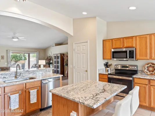 Property Slideshow image 2 of 36 | 37632 s skyline dr, Saddlebrooke, AZ, 85739