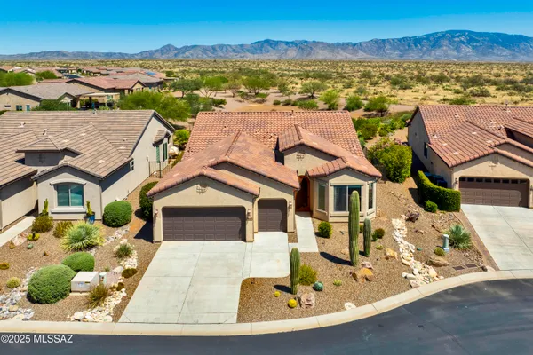 Property Slideshow image 2 of 39 | 31301 s hildogo dr, Oracle, AZ, 85623