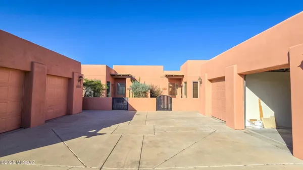 Property Slideshow image 2 of 26 | 7659 s vivaldi ct, Tucson, AZ, 85747