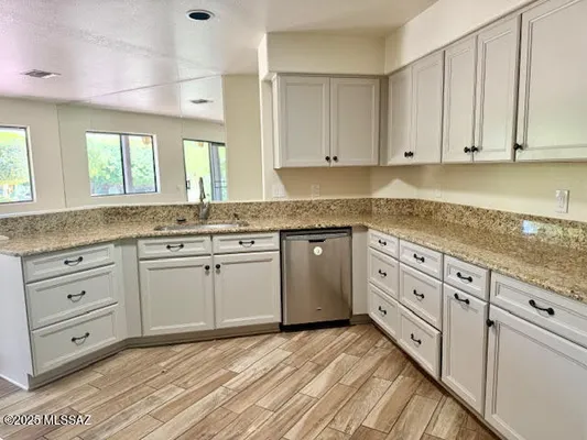 Property Slideshow image 2 of 20 | 788 w fountain creek dr, Green Valley, AZ, 85614