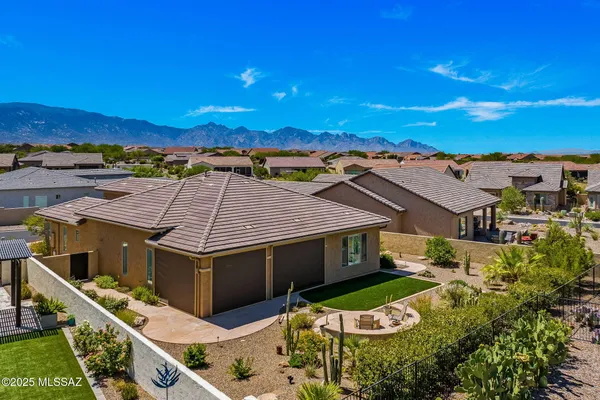 Property Slideshow image 3 of 42 | 60152 e blue palm dr, Oracle, AZ, 85623