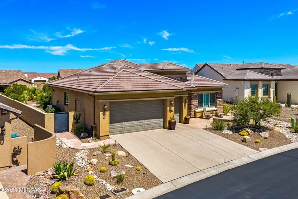 Property Slideshow image 2 of 42 | 60152 e blue palm dr, Oracle, AZ, 85623