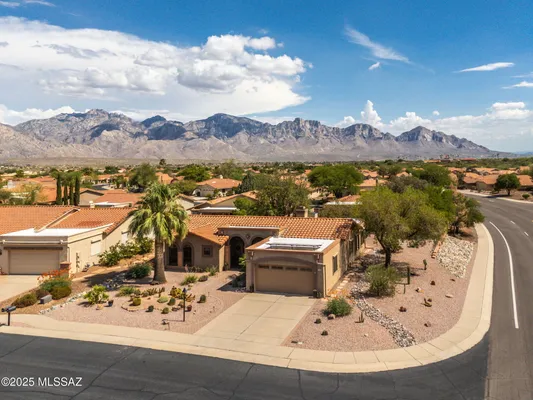 Property Slideshow image 2 of 50 | 1534 e bright angel dr, Oro Valley, AZ, 85755