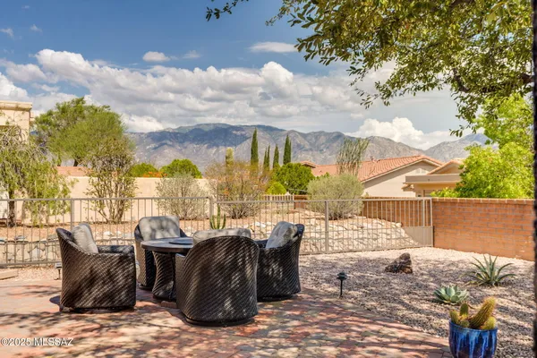 Property Slideshow image 3 of 50 | 1534 e bright angel dr, Oro Valley, AZ, 85755