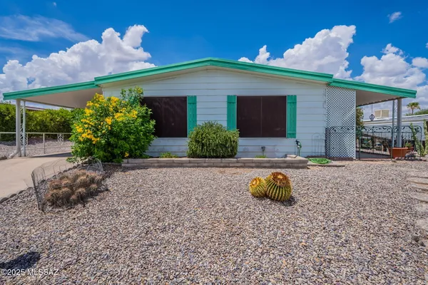 Property Slideshow image 2 of 51 | 240 w cumaro dr, Green Valley, AZ, 85614