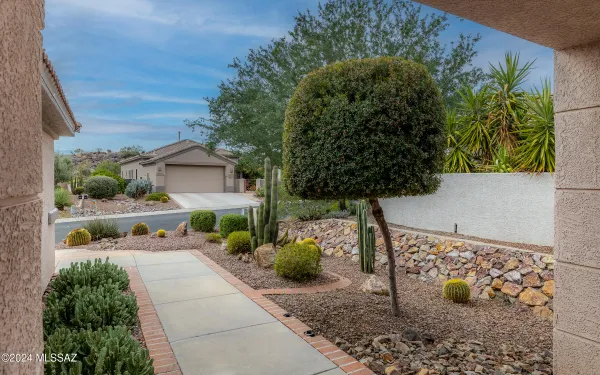 Property Slideshow image 2 of 39 | 13592 n heritage canyon dr, Marana, AZ, 85658