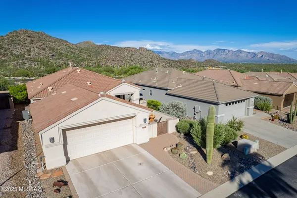 Property Slideshow image 2 of 47 | 13634 n holly grape dr, Marana, AZ, 85658