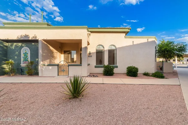 Property Slideshow image 2 of 36 | 2376 w via di silvio, Tucson, AZ, 85741