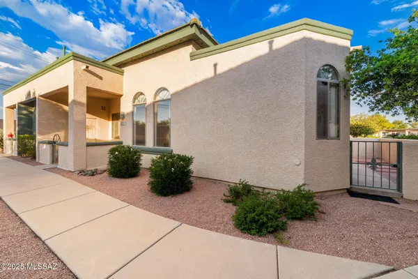 Property Slideshow image 3 of 36 | 2376 w via di silvio, Tucson, AZ, 85741