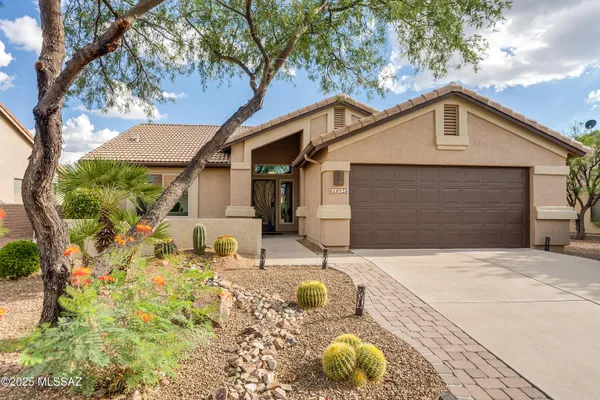 Property Slideshow image 2 of 50 | 1892 e cliff swallow trl, Green Valley, AZ, 85614