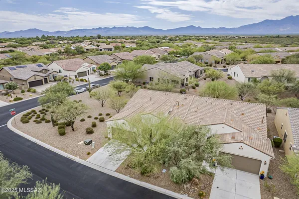 Property Slideshow image 3 of 46 | 1762 e sage thrasher dr, Green Valley, AZ, 85614