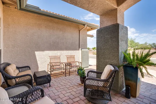 Property Slideshow image 3 of 51 | 1894 e longspur pl, Green Valley, AZ, 85614