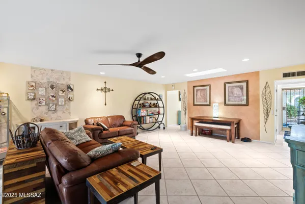 Property Slideshow image 3 of 32 | 211 s circulo napa, Green Valley, AZ, 85614