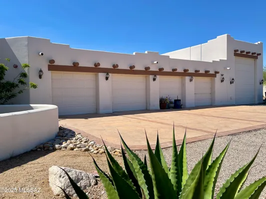 Property Slideshow image 2 of 46 | 525 w paseo santa isabel, Green Valley, AZ, 85622