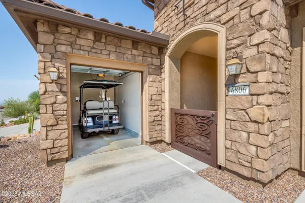 Property Slideshow image 2 of 40 | 6806 w cliff spring trl, Marana, AZ, 85658