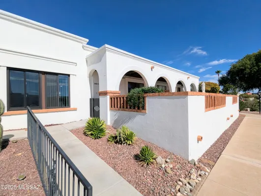 Property Slideshow image 2 of 35 | 302 s paseo lobo c, Green Valley, AZ, 85614