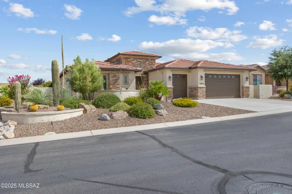 Property Slideshow image 2 of 50 | 61060 e arroyo grande dr, Oracle, AZ, 85623