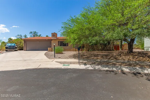 Property Slideshow image 2 of 32 | 210 e placita pera, Green Valley, AZ, 85614
