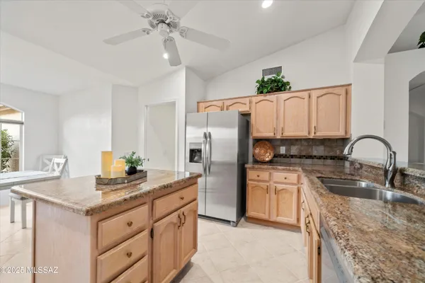 Property Slideshow image 2 of 51 | 65815 e desert sands dr, Saddlebrooke, AZ, 85739