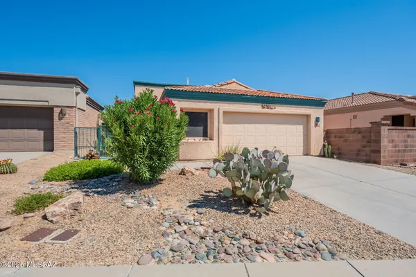Property Slideshow image 2 of 51 | 570 w union bell dr, Green Valley, AZ, 85614