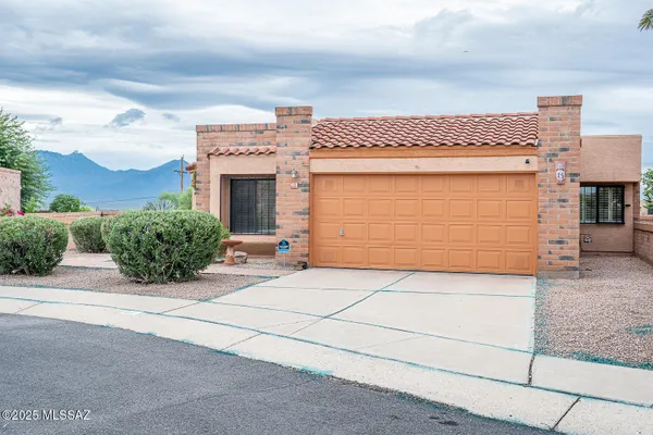 Property Slideshow image 2 of 39 | 931 w rio guaymas, Green Valley, AZ, 85614