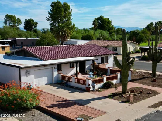 Property Slideshow image 2 of 36 | 146 e verde vis, Green Valley, AZ, 85614