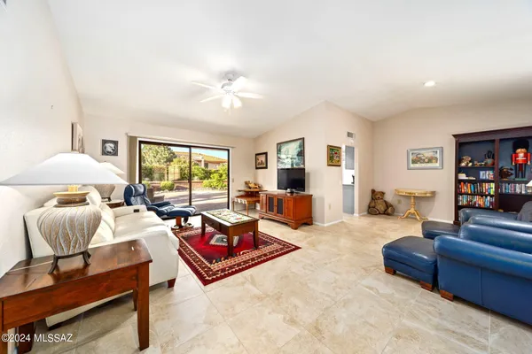 Property Slideshow image 2 of 43 | 1013 e boulder pass, Oro Valley, AZ, 85755