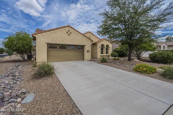 Property Slideshow image 3 of 42 | 732 n moana dr, Green Valley, AZ, 85614
