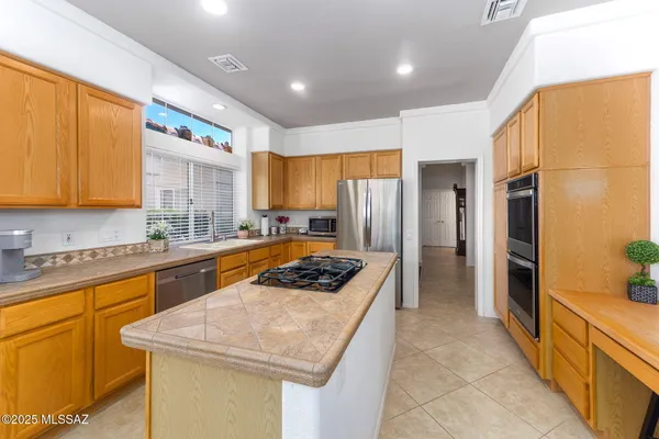 Property Slideshow image 3 of 49 | 14617 n desert rock dr, Oro Valley, AZ, 85755