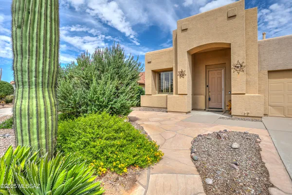 Property Slideshow image 3 of 41 | 2303 e desert pueblo pass, Green Valley, AZ, 85614